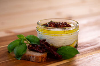 Ziegenfrischk&auml;se Tomate-Basilikum